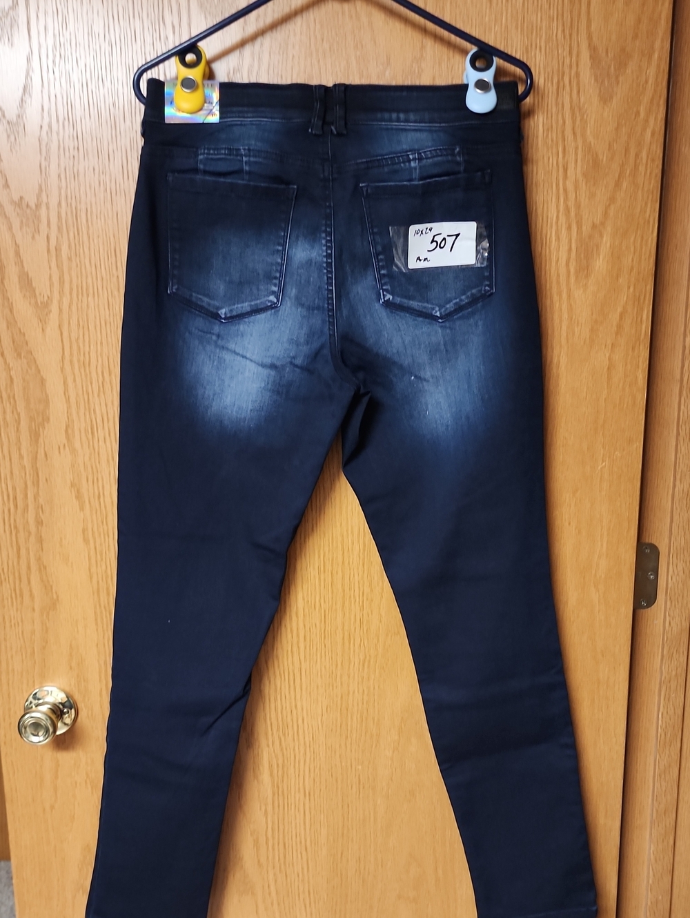 Sound style Dark Wash Skinny Jeans with Subtle Fading 10x29 nwt number 507